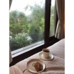 Ragini Khanna Instagram - Cause I have been taught to fly 🕊 and soar but not without my roots.. yes I have breakfast tea without sugar with Parle-g cause no matter where I go I will always come back home 🏠 #oldschoolgirl ♥️ #somethingsareforever #aroomwithaview #lakeside ☕️