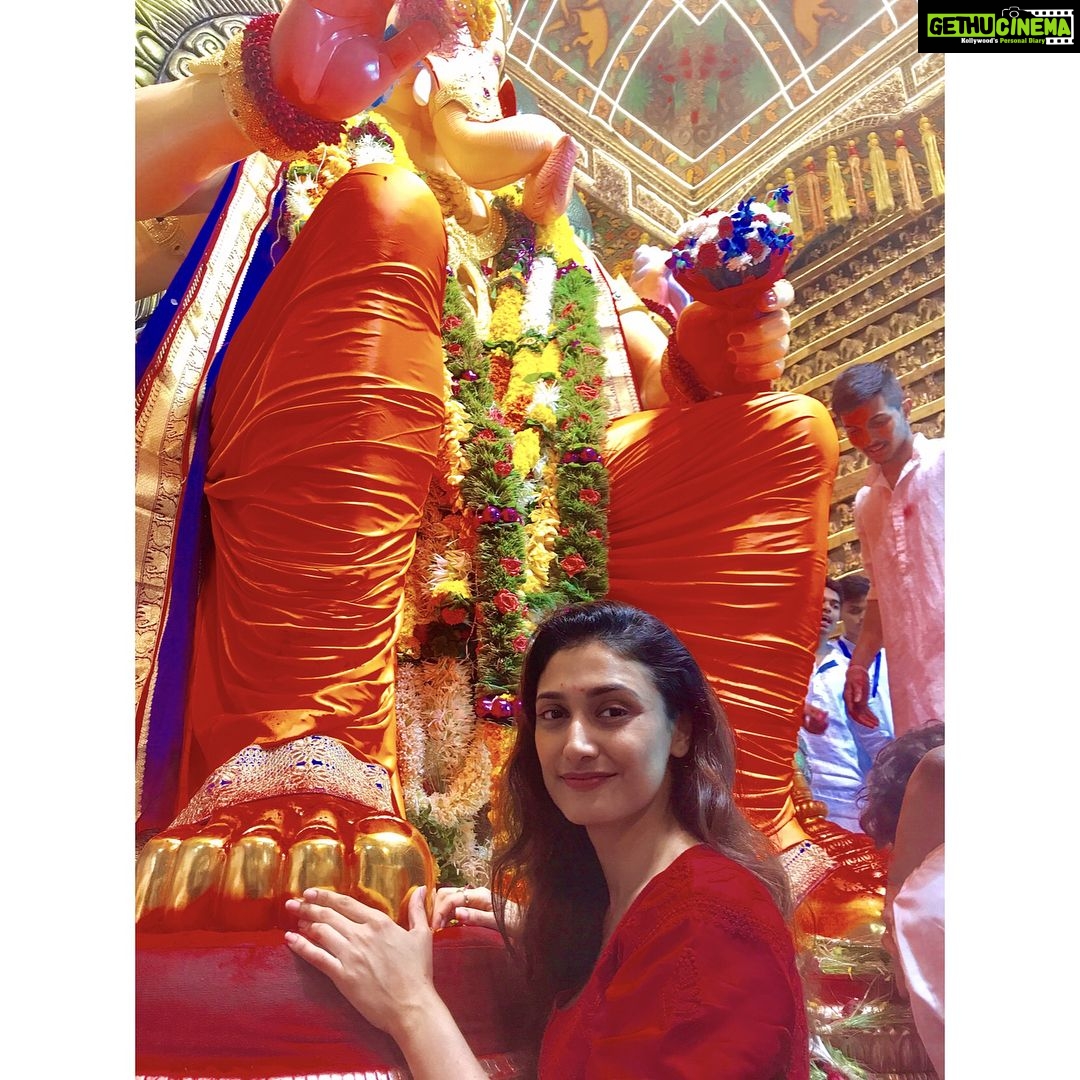 Ragini Khanna Instagram - Blessings in abundance from #lalbuagcharaja ๐๐ผ had the best darshan๐ thank you to my squad who made it happen #bestteamever #squadgoals #ganpatibappamorya ๐๐ผ