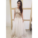 Ragini Khanna Instagram - #ootd #aboutyesterday #ganpaticelebrations #nofilter Outfit- @riddhima_kollare Earrings- @edesigns_mumbai Styling- @riddhitolia.styling ⭐️👑