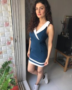 Ragini Khanna Instagram - #sailorgirl #vibes #ootd #aboutyesterday #whiteshoes #nofilter #girlwithcurls 🦋