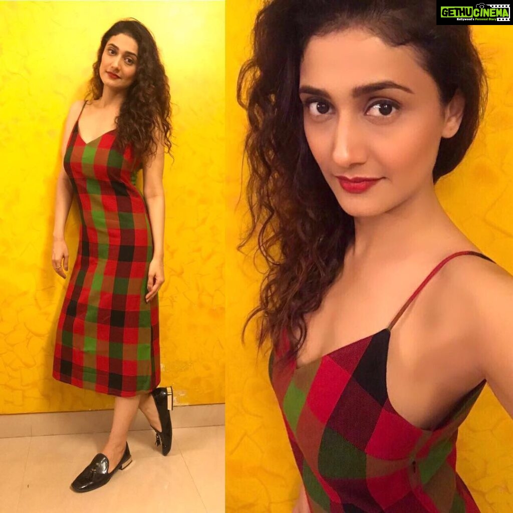 Ragini Khanna Instagram - #ootd #aboutyesterday in a @summation.womenswear and @zara shoes styled by @eshaoberoi assisted by @mitanshii #gurgaonthefilm 4th august #markthedate✒️ #gurgaonpromotions