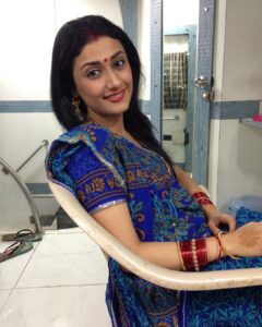 Ragini Khanna Instagram - Vanity van candid 📷 while filming ghoomketu as Jankidevi. #memories ❤️ #ghoomketu