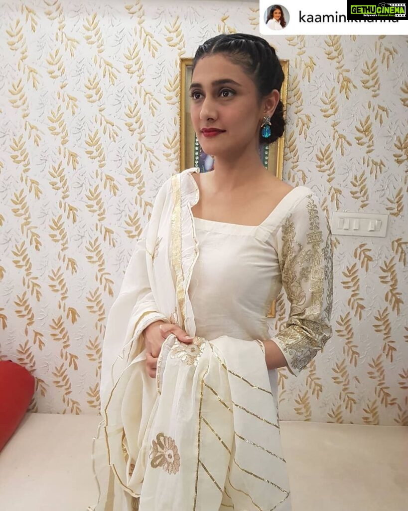 Ragini Khanna Instagram - For the occasion of ‘World Environment Day , our honourable Information & Broadcasting Minister Shri Prakash Javadekar came to Mumbai ( he is our country’s environment minister as well ) some trees were planted followed by interaction over high tea ☕️ 🌳 🍀 💚 #ecofriendly #planttrees #savetheenvironment #greenhouseeffect #globalwarming 💚