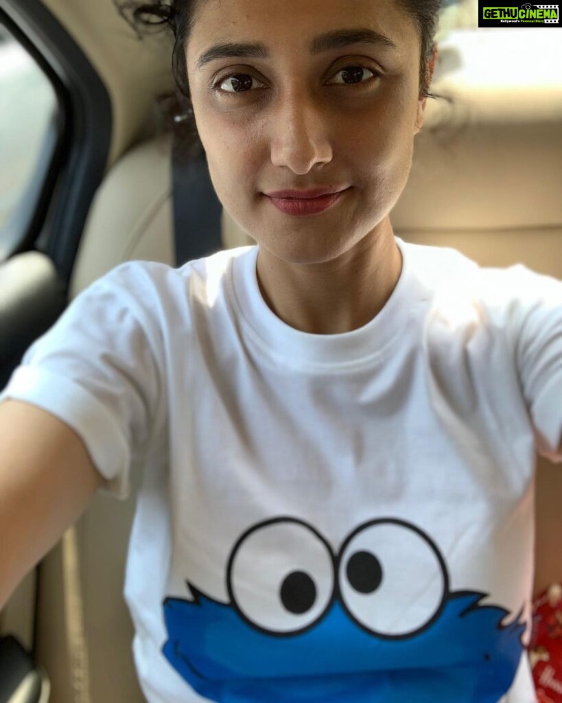 Ragini Khanna Instagram - When you like your phones portrait mode !🍓 cookie monster 🍪🍪 reporting 🍪🤪🤪🙄🙄 #sesamestreet #cookiemonster #funnyeyes 😍🥰🥞🥇 no emoji for Cookie Monster eyes 👀 😭☹️
