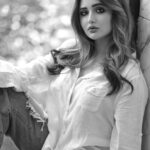 Rashami Desai Instagram - All about how you look at it 🫠 Not How you want to look at it 😎 . . Click: @amitkhannaphotography Look : @manalijagtap Assistant: #shreya & #pradip . . #rashamidesai #rashamians #diva #blackandwhitephotography #story #immagical✨🧞‍♀️🦄 Radisson Blu Mumbai International Airport