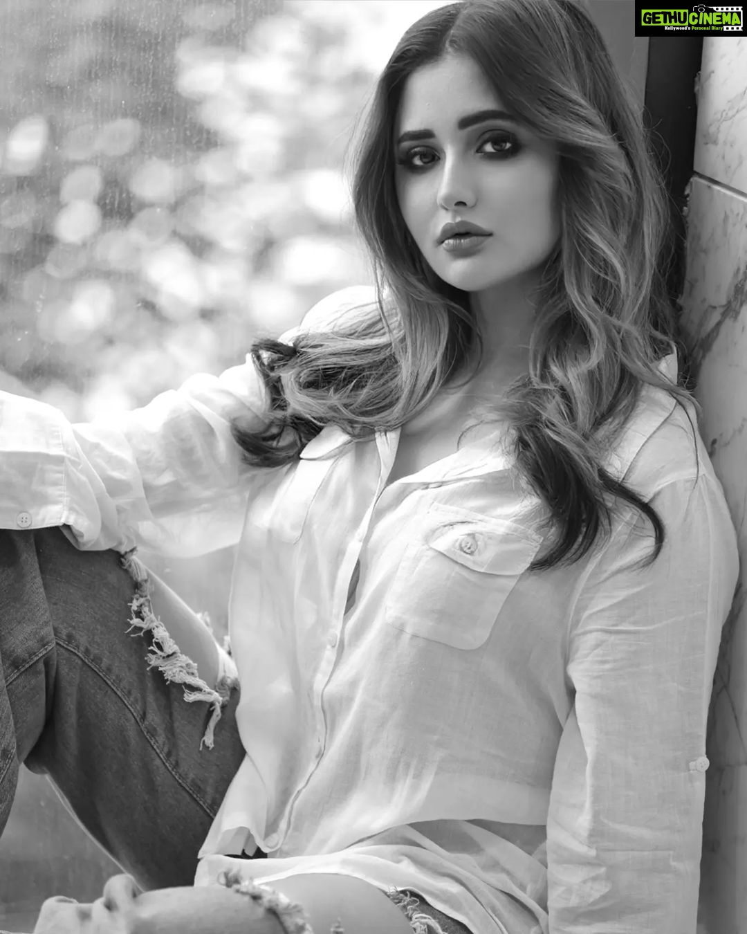 Rashami Desai Instagram - All about how you look at it 🫠 Not How you want to look at it 😎 . . Click: @amitkhannaphotography Look : @manalijagtap Assistant: #shreya & #pradip . . #rashamidesai #rashamians #diva #blackandwhitephotography #story #immagical✨🧞♀️🦄 Radisson Blu Mumbai International Airport