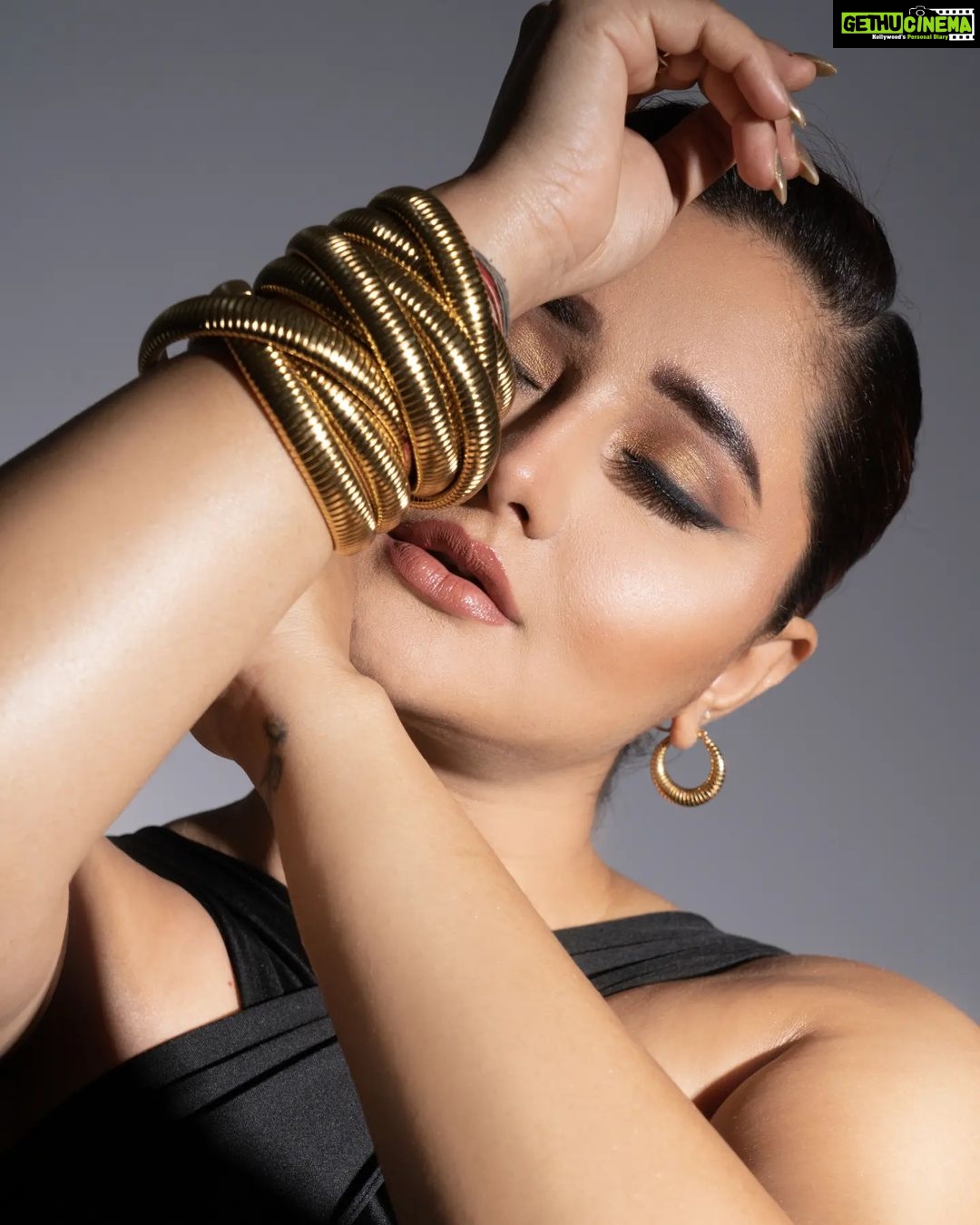 Rashami Desai Instagram - I M Magical 🌟 . . #rashamidesai #diva #rashamians #fashionnova #immagical✨🧞♀️🦄 Bounce India