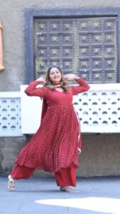 Rashami Desai Instagram - Music is not just a rhythm, it's ur life, ur inspiration, ur happy and sad moment 🥰 . . MUSIC IS UNIVERSAL LANGUAGE 🥰 . . Dress : @everbloomindia @oakpinionpr 🌹 HmU : @_manimua @nikita_makeover Location : @thefocuscity_studio Managed: @tdfbysnehachuri Video : @sk_.click Shoot Assisted @makeupbynainaa . . #rashamidesai #rashmians #Diva #whatelseispossible #immagical✨🧞‍♀️🦄 The focus City Studio
