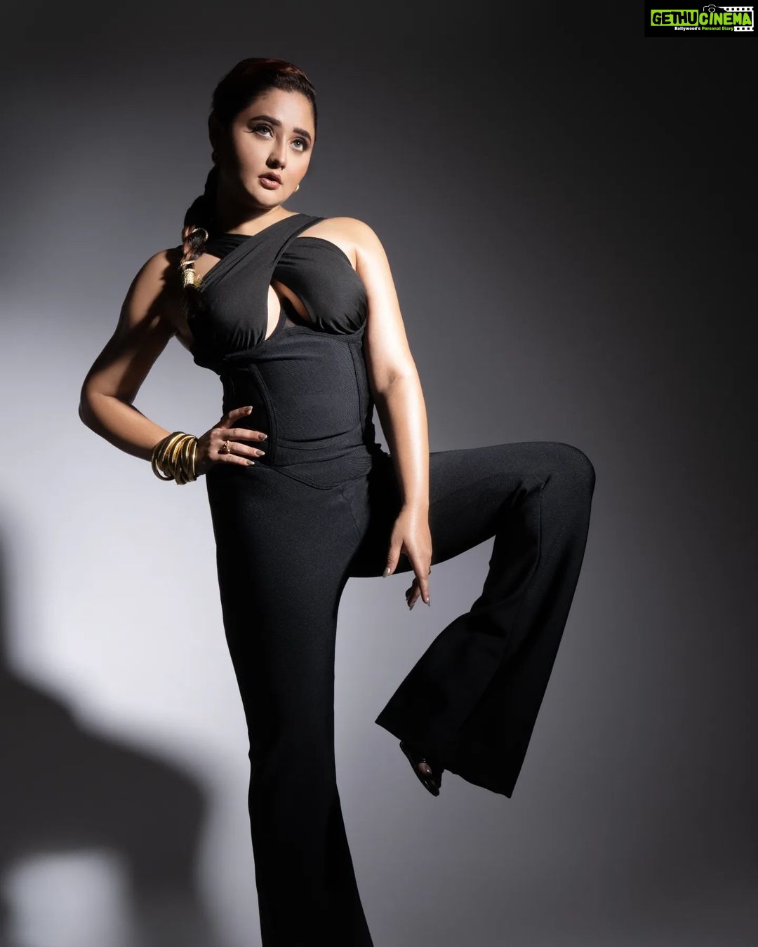 Rashami Desai - 233K Likes - Fearless and independent ✨️
.
.
Wearing: @self__cntrd
Jwel :@timelessjewelsby_s
Styled : @nehachaudhary_
Look : @makeupby_tanvi
Hair : @sofiexhmu___
Clicked : @zackfenwick23
.
.
#rashamians #rashamidesai #independent #diva #fearless #womanwithclass #love #immagical✨🧞♀️🦄