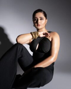 Rashami Desai Instagram - Fearless and independent ✨️
.
.
Wearing: @self__cntrd 
Jwel :@timelessjewelsby_s 
Styled : @nehachaudhary_ 
Look : @makeupby_tanvi 
Hair : @sofiexhmu___ 
Clicked : @zackfenwick23
.
.
#rashamians #rashamidesai #independent #diva #fearless #womanwithclass #love #immagical✨🧞‍♀️🦄