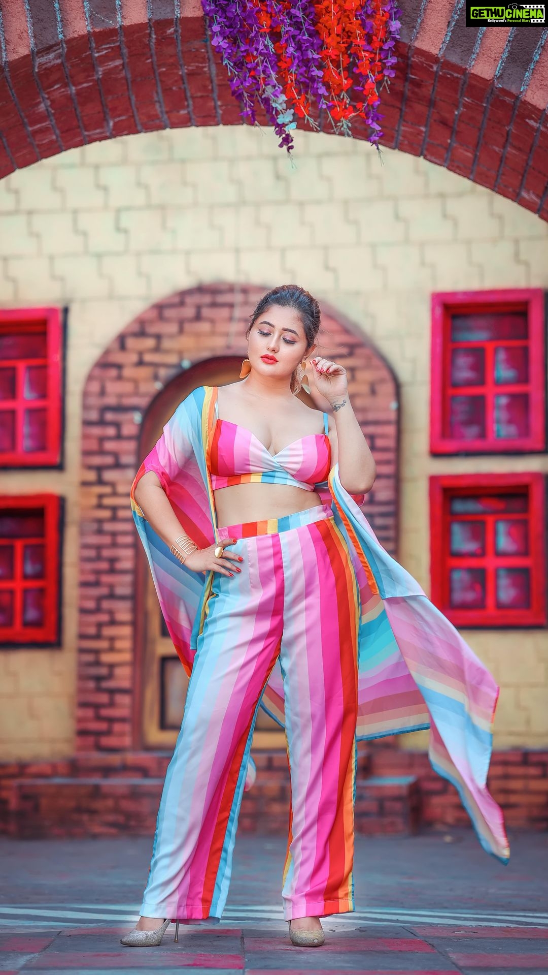Rashami Desai Instagram - Who loves pink 💗 my salute to them 🫡 . . Managed by @tdfbysnehachuri Video by @sk_.click Location : @thefocuscity_studio Styling by @Rimadidthat @MediaTribeIn Outfit by @zeel_ritu_agarwal Makeup @_manimua Hair @nikita__makeover_ Shoot Assisted by @makeupbynainaa Jewellery @goldenbyree . . #rashamidesai #rashamians #sunday #love #instagood #diva #fashionista #traveler #whatelseispossible #immagical✨🧞♀️🦄 Mumbai, Maharashtra
