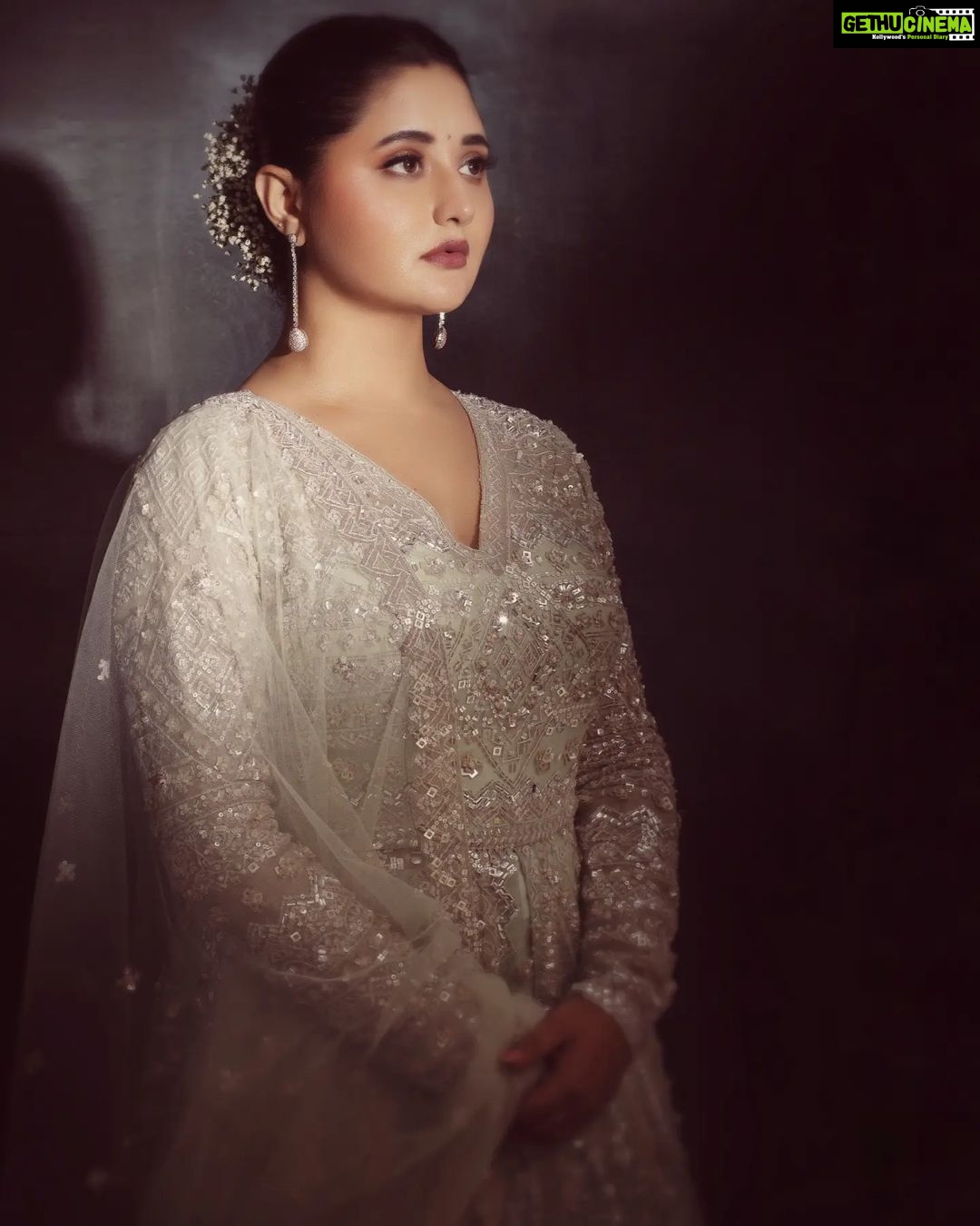 Rashami Desai Instagram - LOOK ARENT EVERYTHING BU, IVE THEM JUST IN CASE.... 🌈💖 . . #RASHAMIDESAI #rashamians #love #diva #immagical✨🧞♀️🦄 Mumbai, Maharashtra