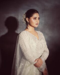 Rashami Desai Instagram - LOOK ARENT EVERYTHING BU, IVE THEM JUST IN CASE.... 🌈💖 . . #RASHAMIDESAI #rashamians #love #diva #immagical✨🧞‍♀️🦄 Mumbai, Maharashtra