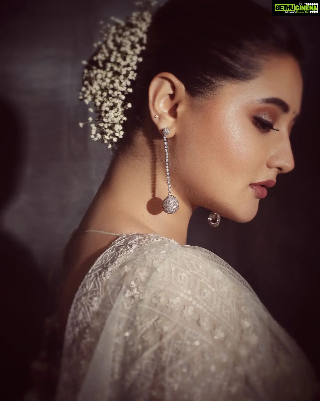 Rashami Desai Instagram - LOOK ARENT EVERYTHING BU, IVE THEM JUST IN CASE.... 🌈💖 . . #RASHAMIDESAI #rashamians #love #diva #immagical✨🧞♀️🦄 Mumbai, Maharashtra
