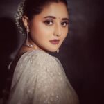 Rashami Desai Instagram - LOOK ARENT EVERYTHING BU, IVE THEM JUST IN CASE.... 🌈💖 . . #RASHAMIDESAI #rashamians #love #diva #immagical✨🧞‍♀️🦄 Mumbai, Maharashtra
