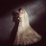 Rashami Desai Instagram - What else is possible for me more 😇 . . @nehachaudhary_ @samyakkclothing @koharbykanika @ipshita.db @makeupby_tanvi . . #RASHAMIDESAI #rashamians #weddingreddy #indian #palakmuchhal #mithoon #bestwishes #immagical✨🧞‍♀️🦄