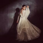 Rashami Desai Instagram - What else is possible for me more 😇 . . @nehachaudhary_ @samyakkclothing @koharbykanika @ipshita.db @makeupby_tanvi . . #RASHAMIDESAI #rashamians #weddingreddy #indian #palakmuchhal #mithoon #bestwishes #immagical✨🧞‍♀️🦄