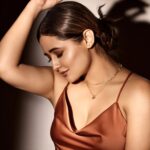 Rashami Desai Instagram - B E. Y O U R. O W N. K I N D. O F. B E A U T I F U L. . . . . . Styled by my 🥰 @manalijagtap Assisted: pankaj patil Shreya sen 📷 @amitkhannaphotography HMU : @makeupby_tanvi Promise . . #rashamidesai #rashamians #diva #love #immagical✨🧞‍♀️🦄 Radisson Blu Mumbai International Airport