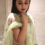 Rashami Desai Instagram - Main Teri laillllaaaaa.... 😝 . . . Outfit : @priyaawasty from @olecouturedelhi Jwel : @nekhi_india PR : @vblitzcommunications . #rashamidesai #rashamians #trendingreels #love #immagical✨🧞‍♀️🦄 Indoor