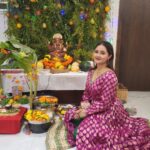 Rashami Desai Instagram - Happy ganesh Chaturthi 2022 . . Decor: @lavenderskies.inc . . #rashamidesai #rashamians #ganeshchaturthi2022 #love #immagical✨🧞‍♀️🦄 Malad West