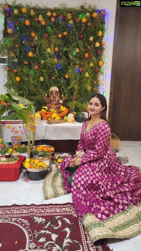 Rashami Desai Instagram - Happy ganesh Chaturthi 2022 . . Decor: @lavenderskies.inc . . #rashamidesai #rashamians #ganeshchaturthi2022 #love #immagical✨🧞♀️🦄 Malad West