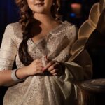 Rashami Desai Instagram - This is where we have started from 🥰 . . Shaam : Presenting the @glariconic 2023 calendar Photography @amitkhannaphotography Styling @stylingbyvictor @sohail__mughal___ Mua @dishisanghvii Saree by @adiraa.in Jwellery @the_jewel_gallery Reel by @openwindow._ Words by @authorakshatgupta Logistics @tshodenyb Venue partner @pocolocotapasandbar Collabs Partner @maximus_collabs_ Gifting partners @peterjperfumes @ambraee_ @saranyajewellery_ @rubans.in . . #rashamidesai #rashamians #love #amitkhannaphotography #retrolook #nomakeup #immagical✨🧞‍♀️🦄