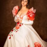 Rashami Desai Instagram – Beauty is within you ✨️ 
.
.
📸 @prashantsamtani 
⭐️ @kmundhe4442 
👗 @rohitbalofficial 
💄  @malcolm_m_fernandes 
.
.
#rashamidesai #rashamians #awardwinning #enturpernuer #love #diva #Indian #immagical✨🧞‍♀️🦄
