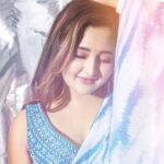 Rashami Desai Instagram - I'm a beautiful chaos to create more possibility 😉 . . @asopalav @koharbykanika @nehachaudhary_ @makeupby_tanvi @ipshita.db . . #rashamidesai #rashamians #lokmat #award #love #diva #saree #India #immagical✨🧞‍♀️🦄 Malad West