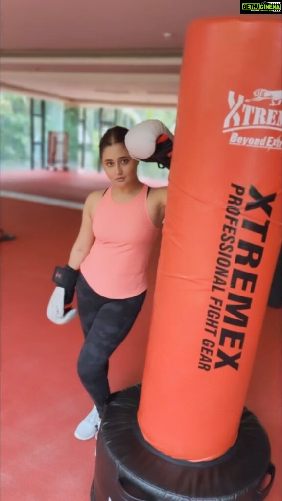 Rashami Desai Instagram - The path may seem difficult but the journey is what matters when done with ease, focus and faith 💪🏻 Ps : On loop listening to #shamsheratitletrack it really gives you that push 🥊 . #shamshera #mass #actionfilm @yrf #yrf . #rashamidesai #rashamians #immagical✨🧞‍♀️🦄 #fitness