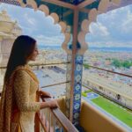 Rashami Desai Instagram - Counting my blessings & collecting memories ✨🥰 . @gulaalruchicreations @theanantaudaipur . #travel #explore #rashamidesai #rashamians #immagical✨🧞‍♀️🦄