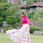 Rashami Desai Instagram - Caught candid while filming 🤭🥰 . Outfit : @manishasoniofficial @vblitzcommunications . Thank you for the great hospitality @theanantaudaipur @anantahotels 📸: @veer_photofactory @shutterbugs__17 . #rashamidesai #rashamians #immagical✨🧞‍♀️🦄 The Ananta Udaipur