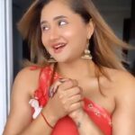 Rashami Desai Instagram - Mujhko he tu taade 🥰✨ .. my #chaandbaliyan for you all 🤭 . #rashamidesai #rashamians #immagical✨🧞‍♀️🦄 #trending #trendingreels #instagram