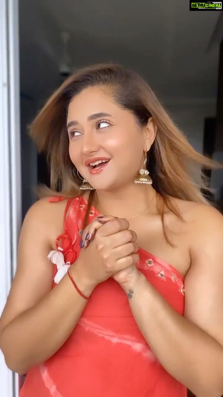 Rashami Desai Instagram - Mujhko he tu taade 🥰✨ .. my #chaandbaliyan for you all 🤭 . #rashamidesai #rashamians #immagical✨🧞♀️🦄 #trending #trendingreels #instagram