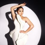 Rashami Desai Instagram – Okay! So today Don’t look at the caption… look at me 🥰☺️🤍
.
#rashamidesai #rashamians #immagical✨🧞♀️🦄 India