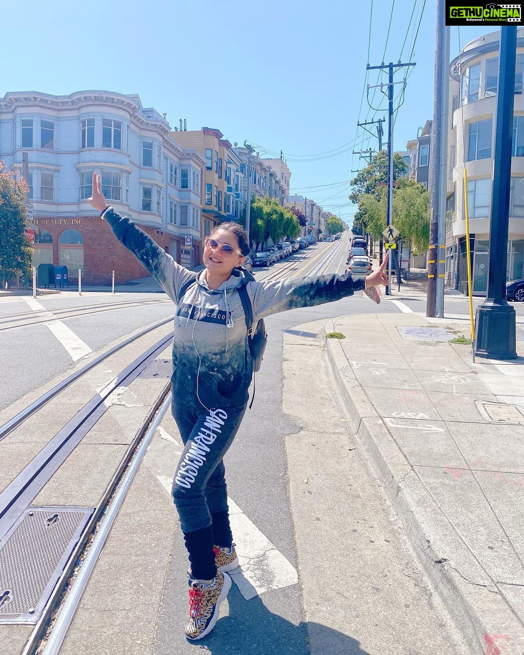 Rashami Desai Instagram - #sanfrancisco you were 🔥 . #collectingmemories #solotrip #girlswannahavefun #love #hollywood #sf #rashamidesai #RDInSF