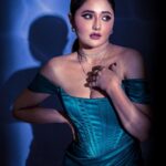 Rashami Desai Instagram - Details #closeup 🥰💙 . . #rashamidesai #rashamians #love #immagical✨🧞‍♀️🦄