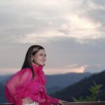 Rashami Desai Instagram - Caught candid while filming 🤭🥰 . Outfit : @manishasoniofficial @vblitzcommunications . Thank you for the great hospitality @theanantaudaipur @anantahotels 📸: @veer_photofactory @shutterbugs__17 . #rashamidesai #rashamians #immagical✨🧞‍♀️🦄 The Ananta Udaipur