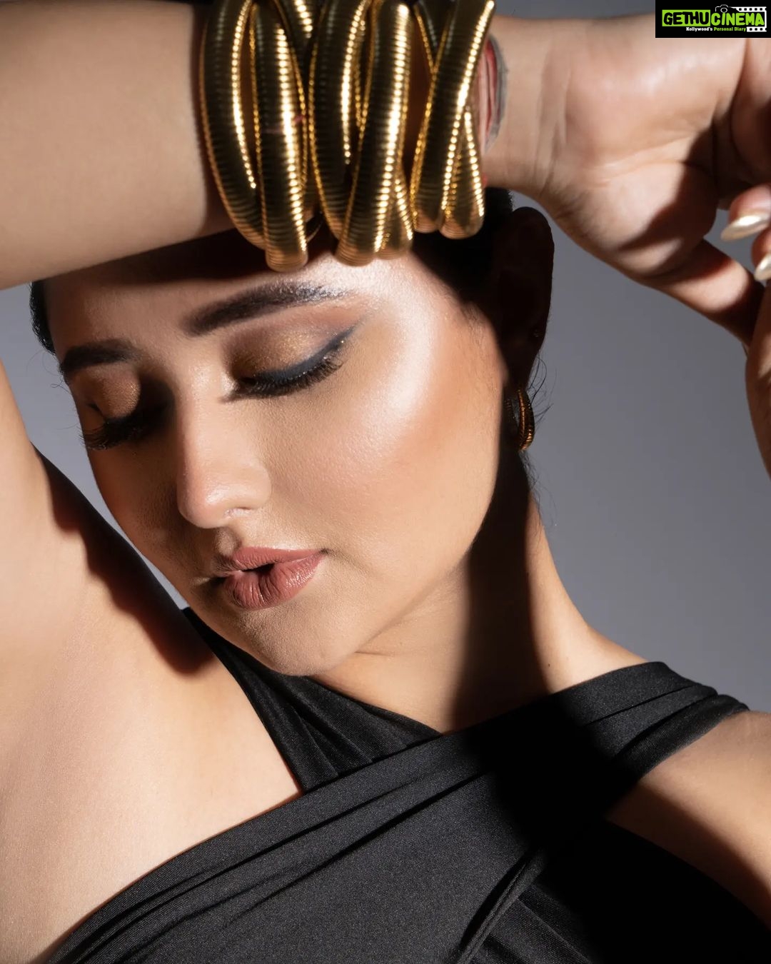 Rashami Desai Instagram - I M Magical 🌟 . . #rashamidesai #diva #rashamians #fashionnova #immagical✨🧞♀️🦄 Bounce India