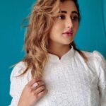 Rashami Desai Instagram - #Facts : She can be who & what she wants!! 🥰💝 . #rashamidesai #rashamians #immagical✨🧞‍♀️🦄