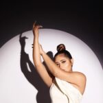 Rashami Desai Instagram – Okay! So today Don’t look at the caption… look at me 🥰☺️🤍
.
#rashamidesai #rashamians #immagical✨🧞‍♀️🦄 India