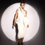 Rashami Desai Instagram – Okay! So today Don’t look at the caption… look at me 🥰☺️🤍
.
#rashamidesai #rashamians #immagical✨🧞♀️🦄 India