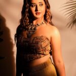 Rashami Desai Instagram - Dream’s , Drama’s and lots of Dare’s ✨❣️ #Queening 👸🏻 . 👗: @manalijagtapofficial 📸: @smileplease_25 💄: @makeupby_tanvi 👯‍♀️: @sneha.churi @jeevitaoberoi . #rashamidesai #immagical✨🧞‍♀️🦄