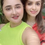 Rashami Desai Instagram - It’s so important to have a support who helps you stay humble, eat clean and teach you how to love your body from within too! My dietician Bhakti I thank you from the bottom of my heart to help me stay fit and healthy. Weather I gain few inches or lose weight, eating right and keeping myself healthy from within is all what matters! Indeed let’s all @gethealthyhigh 🤗💪🏻 . #rashamidesai #stayhealthy