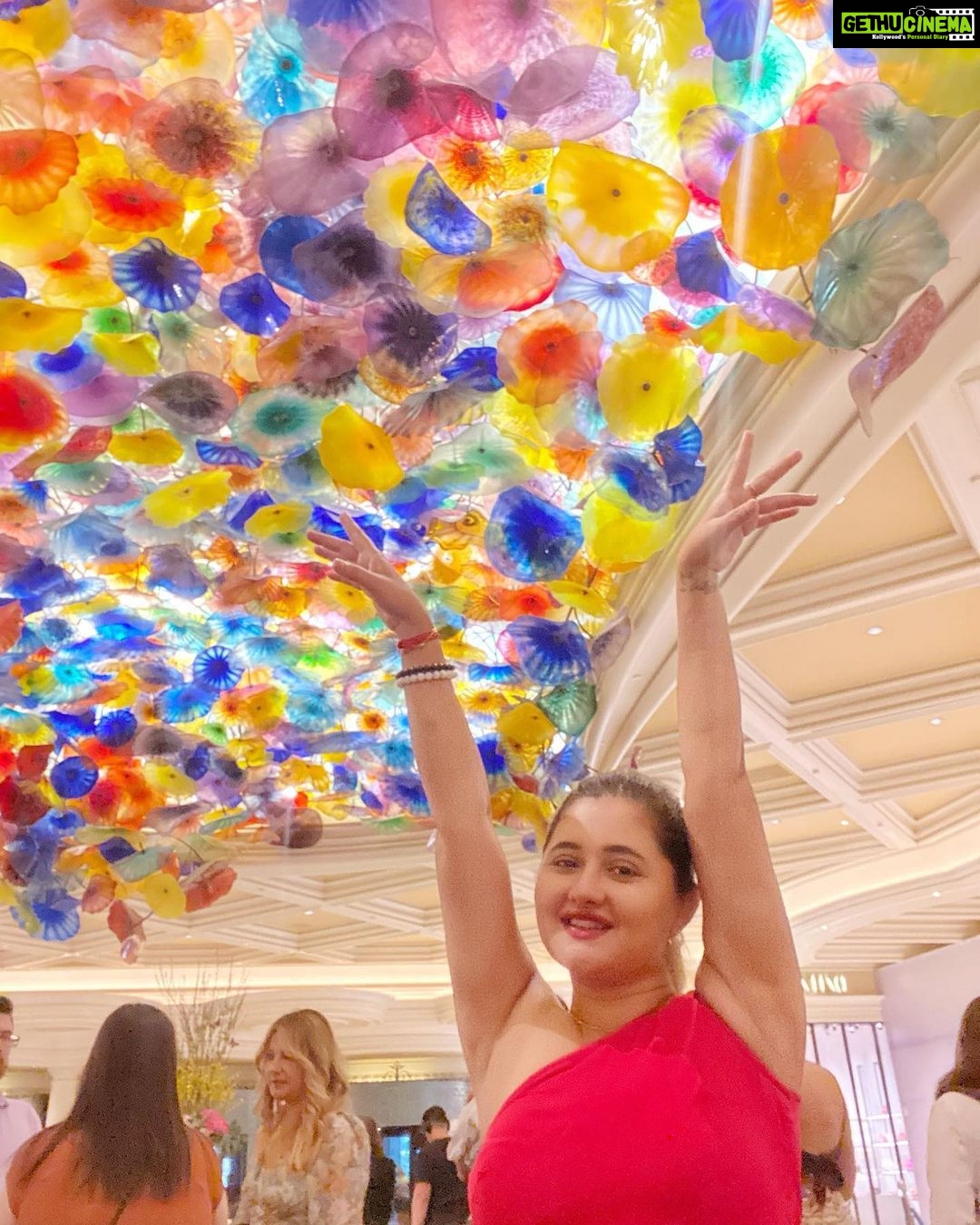 Rashami Desai Instagram - In flight ✈️ pending uploads 😋 . #lasvegas #goodtimes 👗: @poshaffair.co @vblitzcommunications . #collectingmemories #solotrip #girlswannahavefun #love #hollywood #lv #rashamidesai #RDInLV Las Vegas
