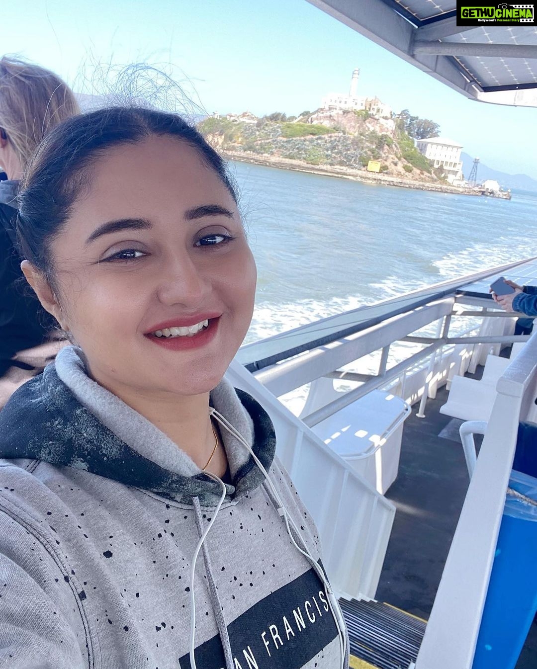 Rashami Desai Instagram - #sanfrancisco you were 🔥 . #collectingmemories #solotrip #girlswannahavefun #love #hollywood #sf #rashamidesai #RDInSF