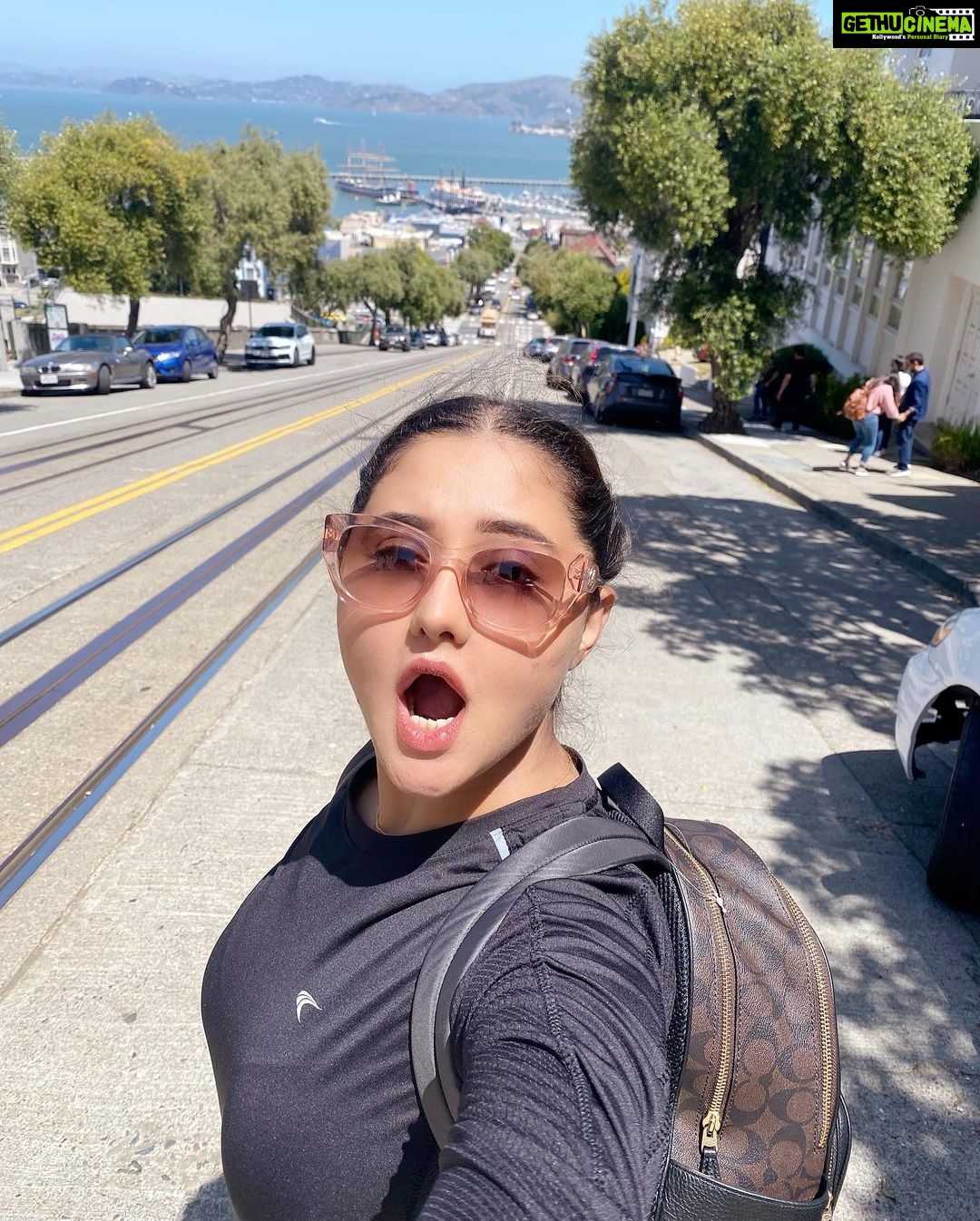 Rashami Desai Instagram - #sanfrancisco you were 🔥 . #collectingmemories #solotrip #girlswannahavefun #love #hollywood #sf #rashamidesai #RDInSF