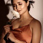 Rashami Desai Instagram - 🍫 . . @manalijagtap @amitkhannaphotography @raddisonblumumbai . . #rashamians #rashamidesai #immagical✨🧞‍♀️🦄 Radisson Blu Mumbai International Airport