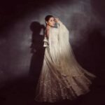 Rashami Desai Instagram - What else is possible for me more 😇 . . @nehachaudhary_ @samyakkclothing @koharbykanika @ipshita.db @makeupby_tanvi . . #RASHAMIDESAI #rashamians #weddingreddy #indian #palakmuchhal #mithoon #bestwishes #immagical✨🧞‍♀️🦄