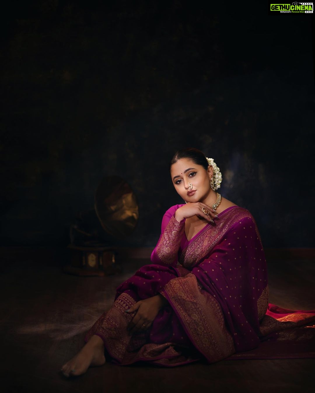 Rashami Desai Instagram - Traditional and more importantly feeling complete . . #rashamidesai #rashamians #diva #immagical✨🧞♀️🦄 #whatelseispossible #rythmicrashami💃 #love