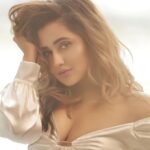 Rashami Desai Instagram - Just like sparkling wine 🍷 . . Shot by : @amitkhannaphotography Styled by : @manalijagtap Assisted by : shreya and pankaj . . #rashamidesai #rashamians #fashion #photography #shootlife #workmode #selfmade #manalijagtap #diva #whatelseispossible #immagical✨🧞‍♀️🦄